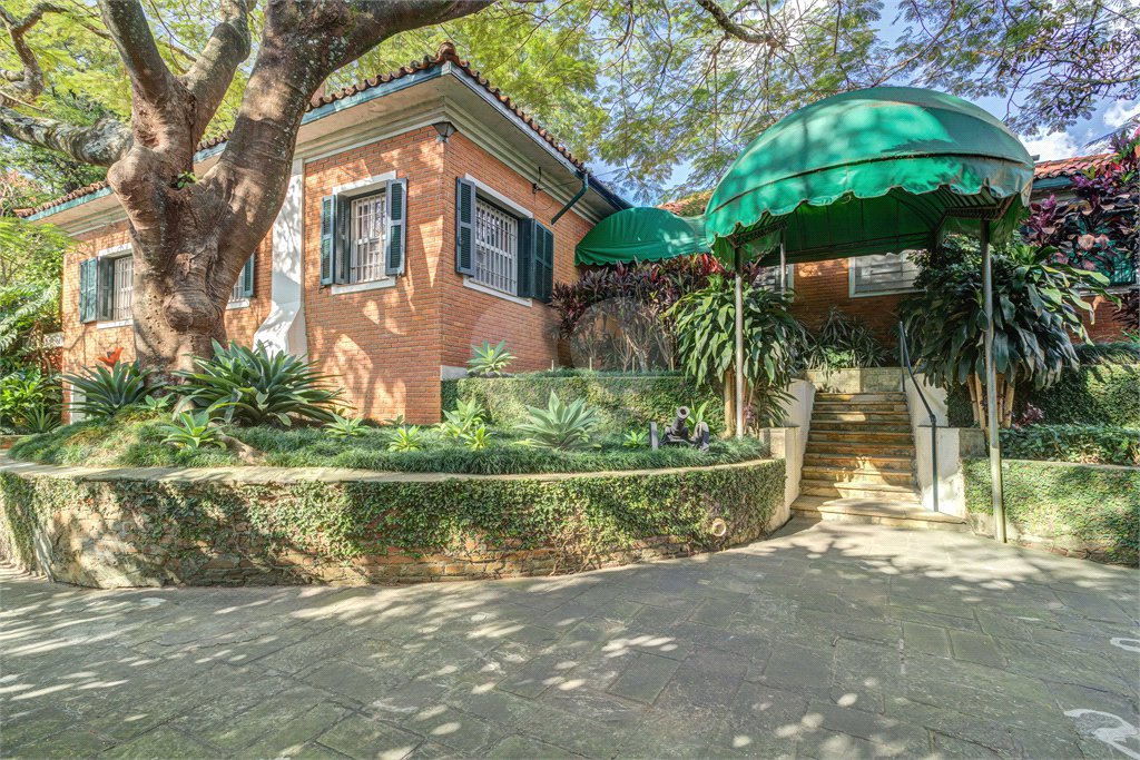 Casa à venda com 6 quartos, sendo 4 suítes, em Guarapiranga, São Paulo, SP