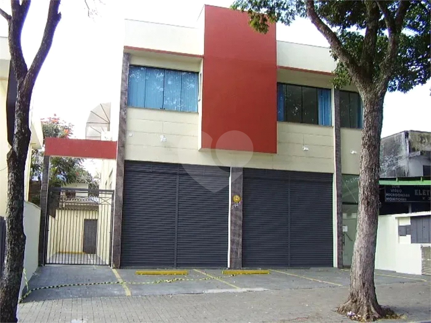 PONTO COMERCIAL A VENDA COM 344M², SALAS AMPLAS, 7 BANHEIROS, 8 VAGAS - JARDIM SATÉLITE- SÃO JOSÉ DO