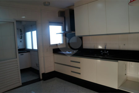 Apartamento de 142m² no Ipiranga com 3 dormitórios, 3 suítes e 3 vagas de garagem.