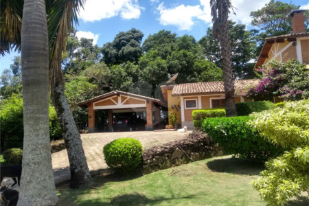 Chácara à venda com 4 quartos, sendo 1 suíte, em Bairro dos Pires, Extrema, MG