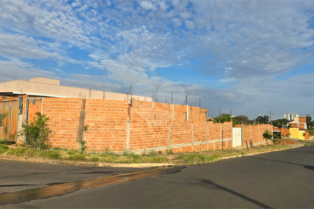 Sobrado à venda com 2 quartos em Cidade Jardim, Araraquara, SP