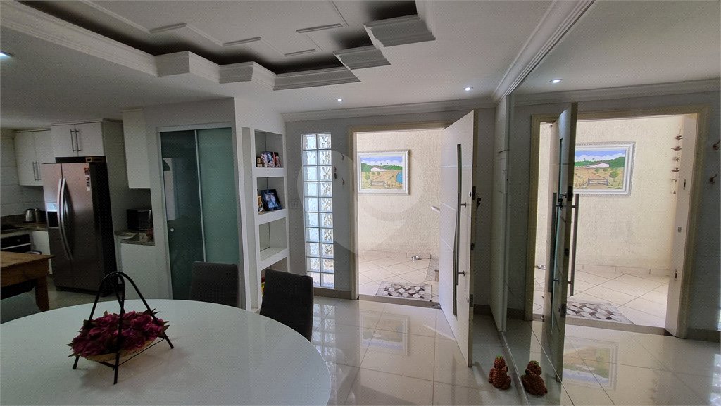 Sobrado à venda com 4 quartos, sendo 1 suíte, em Tremembé, São Paulo, SP