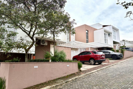 Sobrado à venda com 3 quartos, sendo 1 suíte, em Jardim Paulista, Atibaia, SP