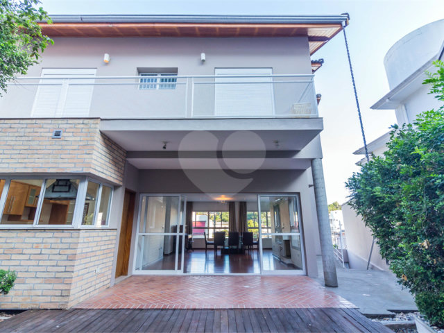 Sobrado à venda com 4 quartos, sendo 3 suítes,  em Tremembé, São Paulo, SP