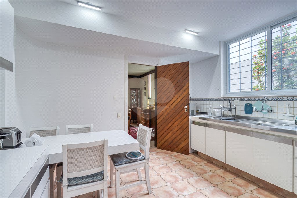 Sobrado à venda com 4 quartos, sendo 2 suítes, em Alto da Boa Vista, São Paulo, SP