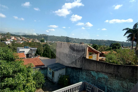 Casa à venda com 4 quartos, sendo 1 suíte, no condomínio Shangri-la, Atibaia - SP