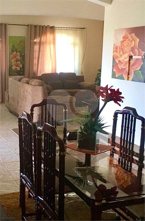 Casa à venda com 3 quartos, sendo 1 suíte,  no condomínio Vista Alegre, Bom Jesus dos Perdões - SP