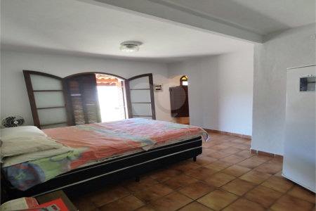 Chácara à venda com 5 quartos, sendo 3 suítes, em Chácaras Fernão Dias, Atibaia, SP
