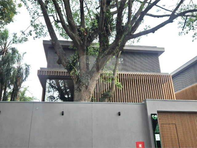Casa à venda com 4 suítes no condomínio Plm 875, São Paulo - SP