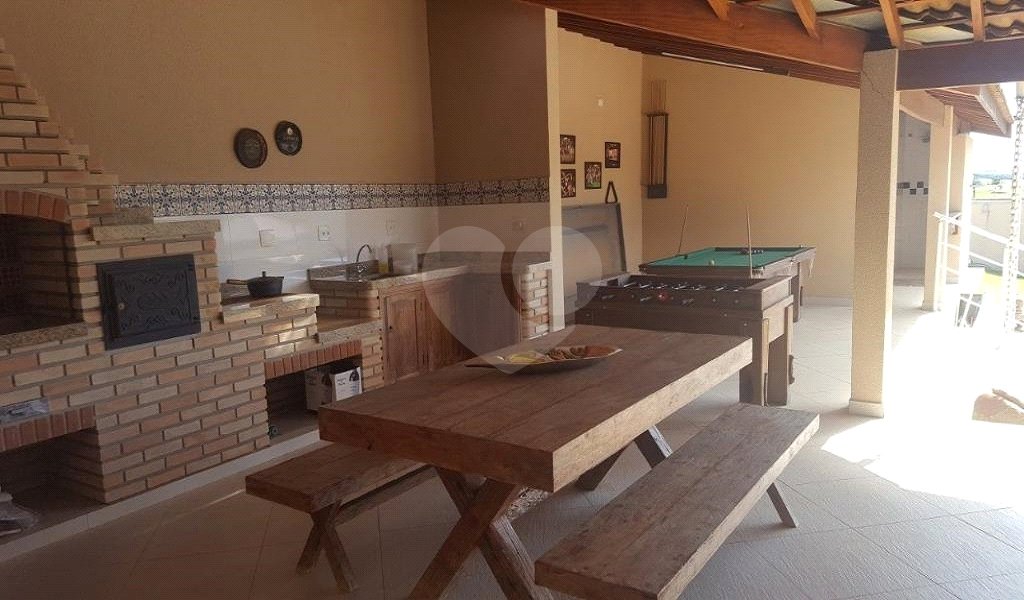 Casa à venda com 3 quartos, sendo 1 suíte, no condomínio Village Ipanema 1, Araçoiaba da Serra - SP