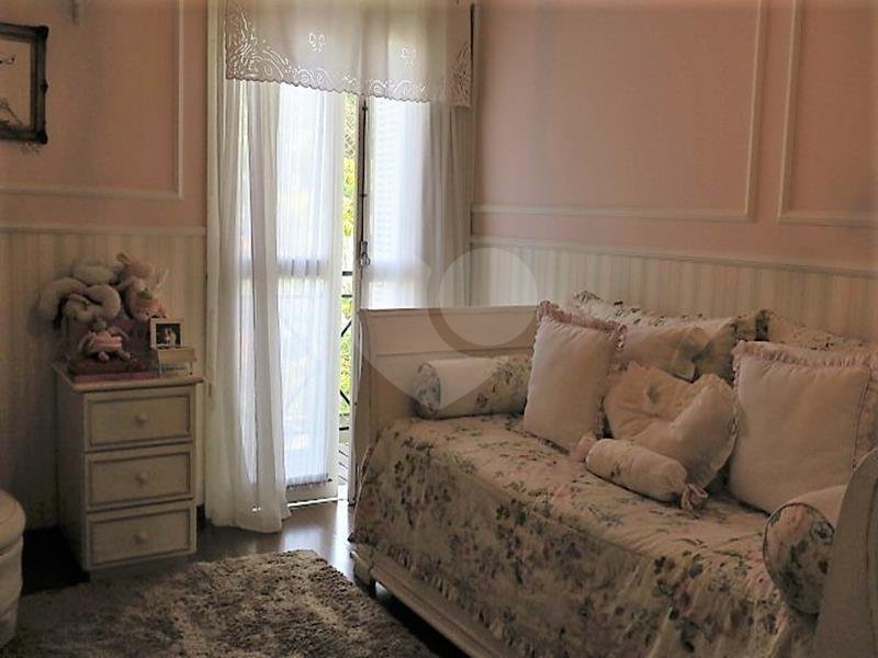 Casa à venda com 4 quartos, sendo 2 suítes, em Jardim Morumbi, São Paulo, SP