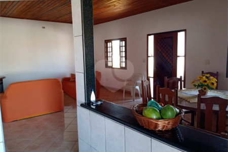 Chácara à venda com 3 quartos, sendo 1 suíte, no Centro, Porangaba, SP