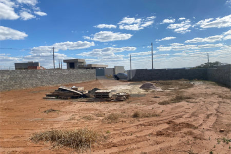 Terreno com 1.000m2 á venda, em São Carlos-SP.