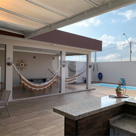 Casa térrea com piscina para venda no Residencial Arcoville