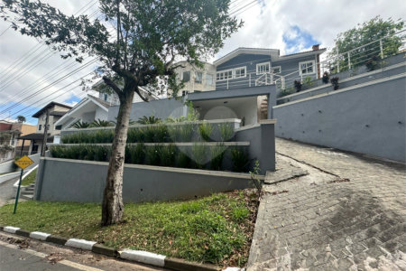 Casa à venda com 6 suítes no condomínio Arujá V, Arujá - SP