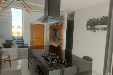 Casa à venda com 4 quartos, sendo 3 suítes, em Ogiva, Cabo Frio, RJ