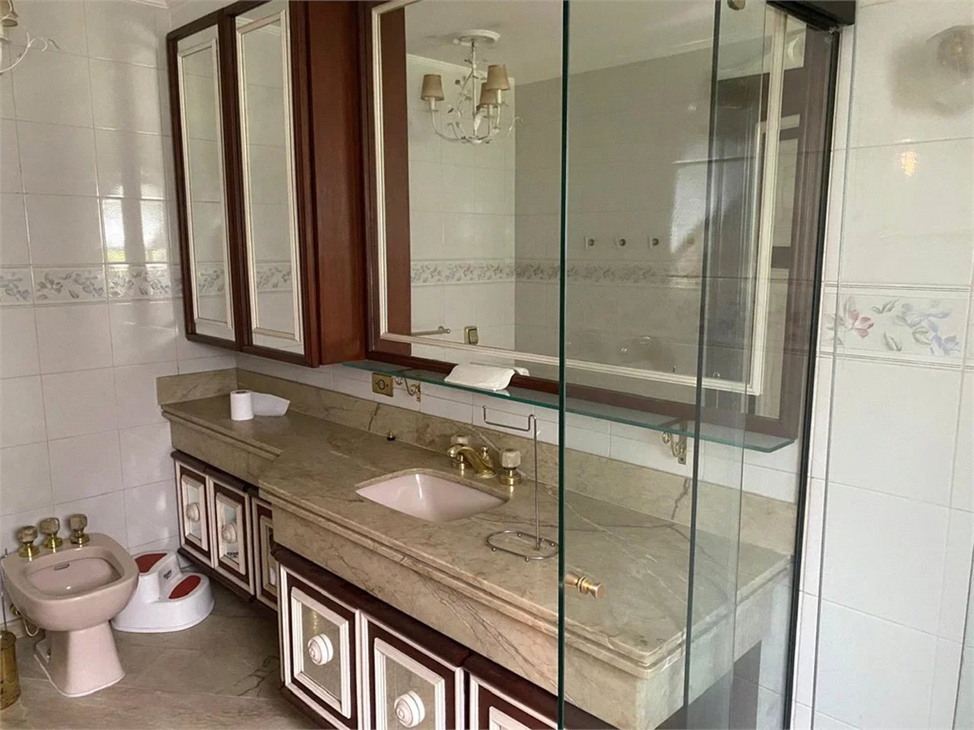 Casa à venda ou para alugar com 5 quartos, sendo 3 suítes, em Fazenda Morumbi, São Paulo, SP