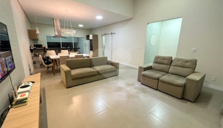 Casa à venda com 3 quartos, sendo 1 suíte, no condomínio Residencial Golden Ville, Itapetininga - SP