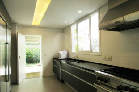 Casa à venda com 4 suítes no condomínio Bauhaus, São Paulo - SP