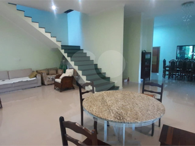Casa à venda ou para alugar com 5 quartos, sendo 4 suítes,  no condomínio Sausalito, Mairiporã - SP