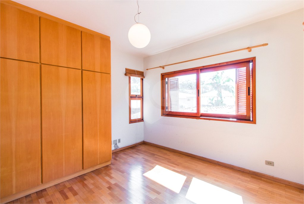 Sobrado à venda com 4 quartos, sendo 1 suíte,  em Jardim Marajoara, São Paulo, SP