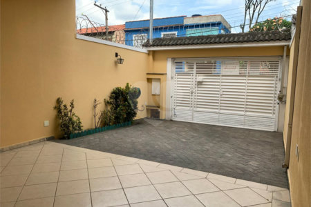 Sobrado à venda com 4 quartos, sendo 1 suíte, em Vila Campo Grande, São Paulo, SP