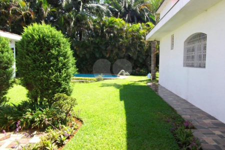 Casa Térrea à venda com 4 quartos, sendo 2 suítes, em Interlagos, São Paulo, SP