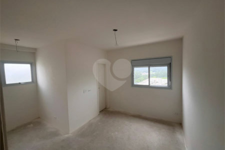 Apartamento à venda com 2 quartos, sendo 1 suíte,  em Loteamento Mogilar, Mogi das Cruzes, SP