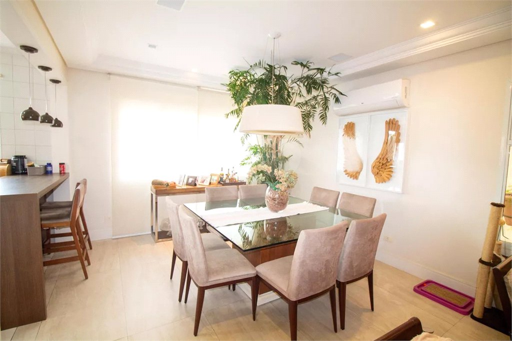 Casa à venda com 4 quartos, sendo 3 suítes, no condomínio Residencial Sans Souci, São Paulo - SP
