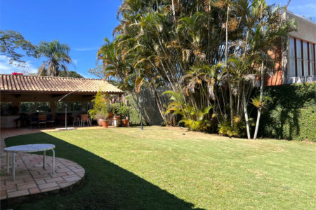 Casa Térrea à venda com 5 quartos, sendo 3 suítes, em Interlagos, São Paulo, SP