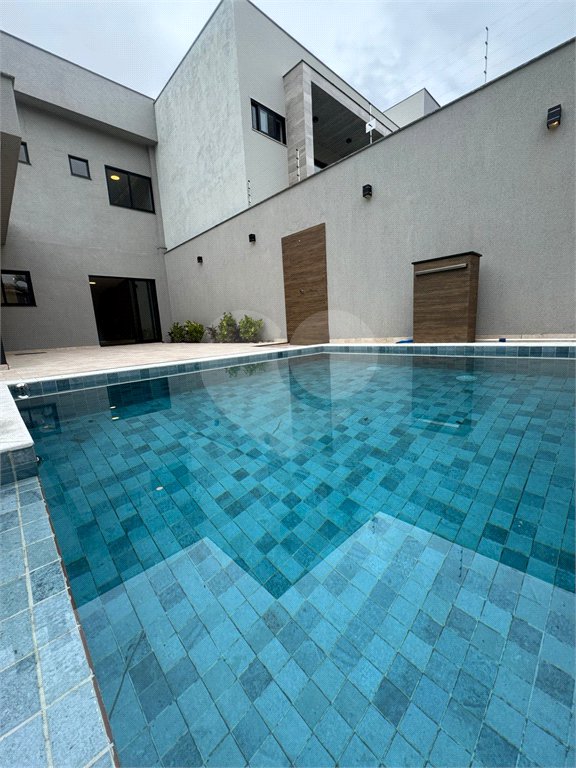 Casa à venda com 5 quartos, sendo 4 suítes, no condomínio Grand Park, Rio de Janeiro - RJ