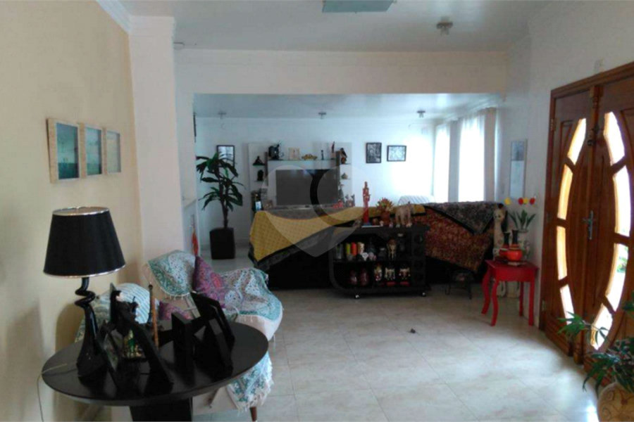 Sobrado à venda com 3 quartos, sendo 1 suíte, em Tremembé, São Paulo, SP