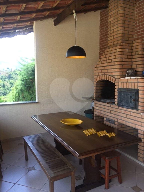 Casa à venda com 3 quartos, sendo 1 suíte,  no condomínio Vista Alegre, Bom Jesus dos Perdões - SP