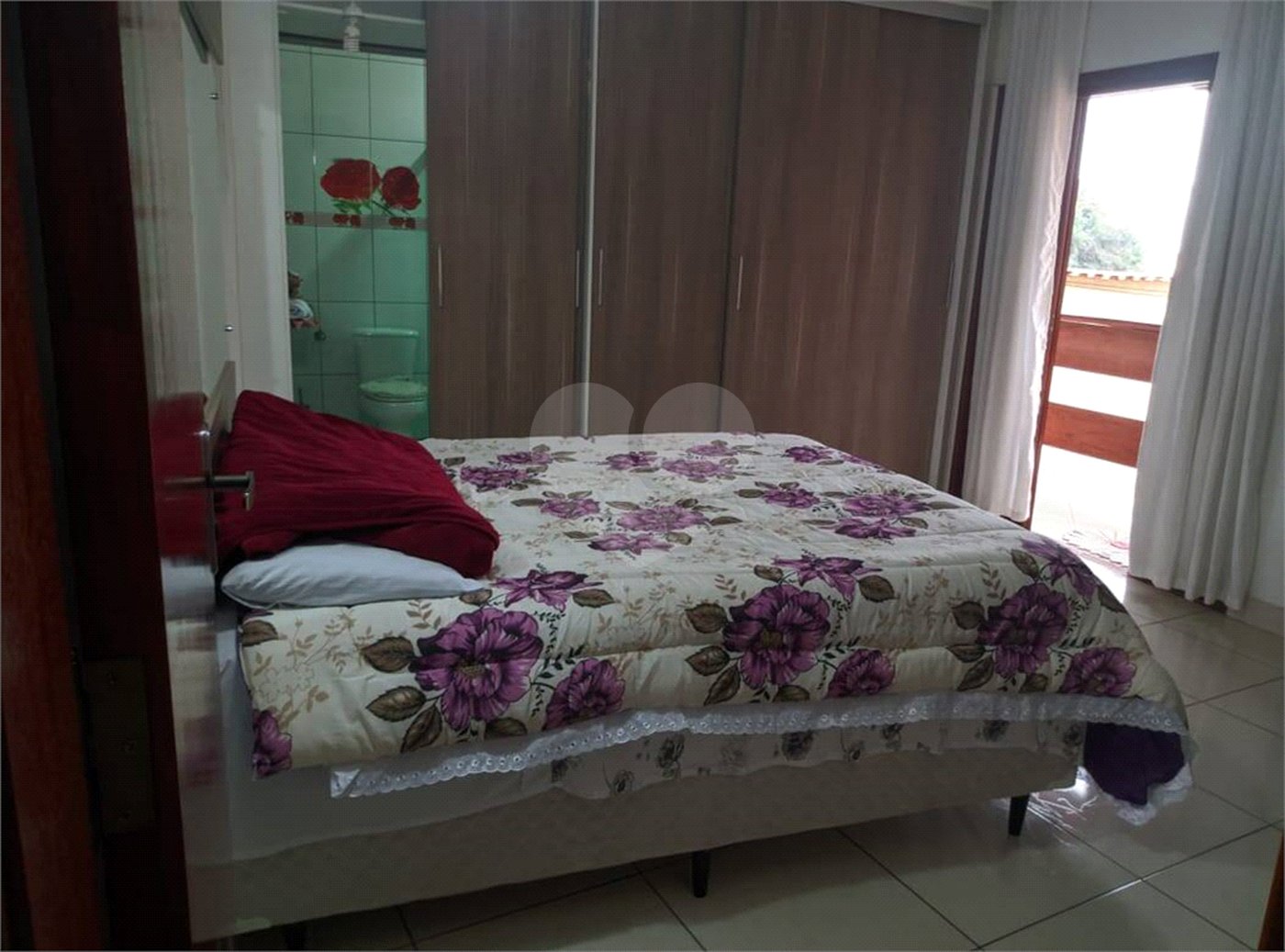 Sobrado à venda com 3 quartos, sendo 1 suíte,  em Jardim Vitória, Suzano, SP