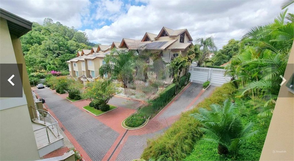 Casa à venda com 3 quartos, sendo 2 suítes, no condomínio Floradas da Serra, São Paulo - SP