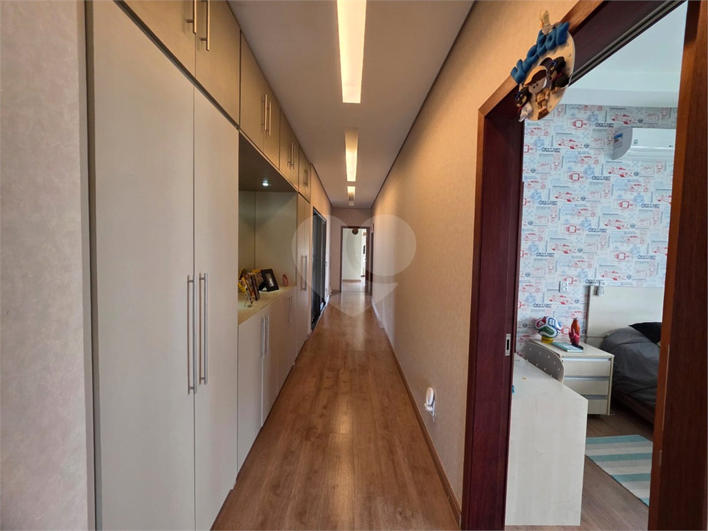 Casa à venda com 4 suítes no condomínio Residencial Jardim Primavera, Louveira - SP