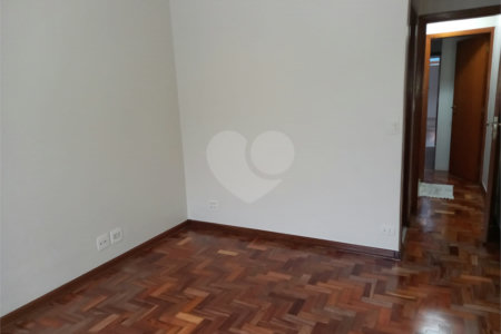 Sobrado à venda com 4 quartos, sendo 2 suítes, em Vila Hamburguesa, São Paulo, SP