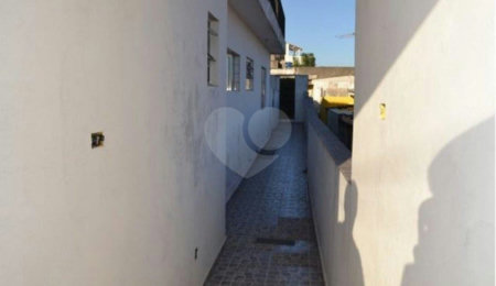 Sobrado à venda com 2 quartos em Vila Nivi, São Paulo, SP
