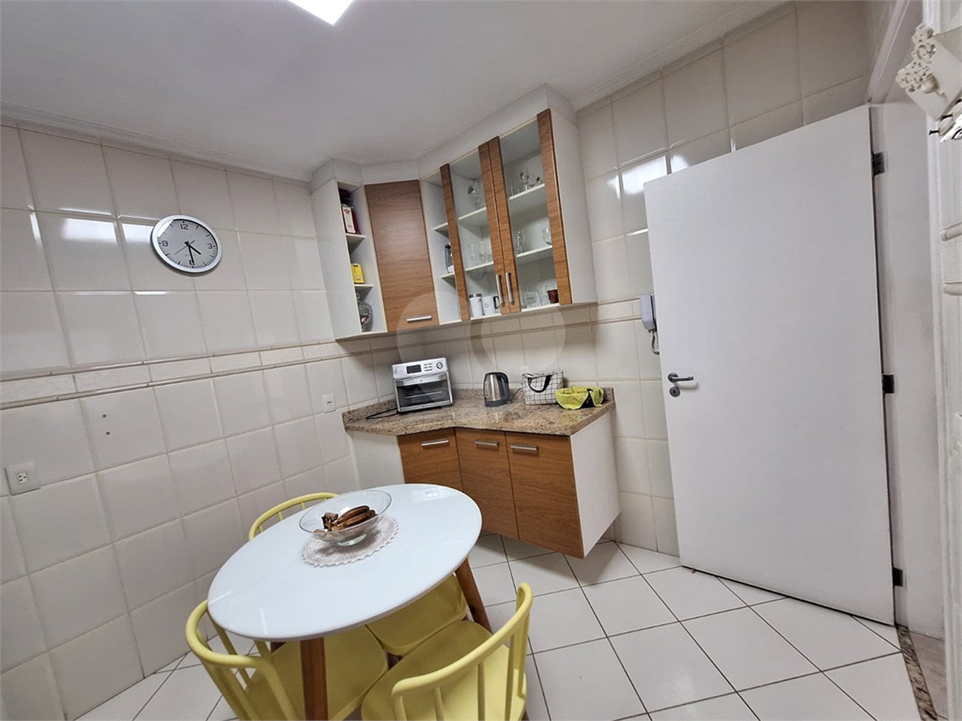 Casa à venda com 3 quartos, sendo 1 suíte, no condomínio Villaggio Tronchim, São Paulo - SP