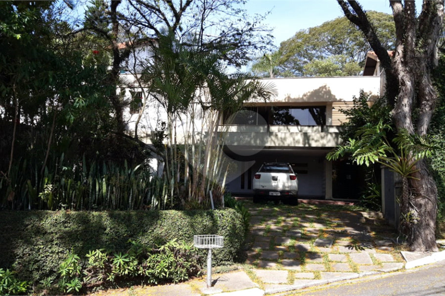Sobrado à venda com 5 quartos, sendo 1 suíte,  em Jardim São Bento, São Paulo, SP