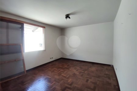 Sobrado à venda com 4 quartos, sendo 2 suítes, em Chácara Monte Alegre, São Paulo, SP