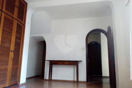 Casa à venda com 6 quartos, sendo 3 suítes,  em Brooklin Paulista, São Paulo, SP