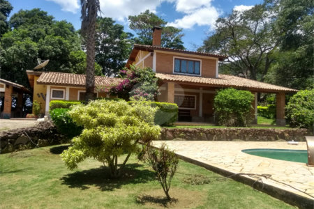 Chácara à venda com 4 quartos, sendo 1 suíte, em Bairro dos Pires, Extrema, MG
