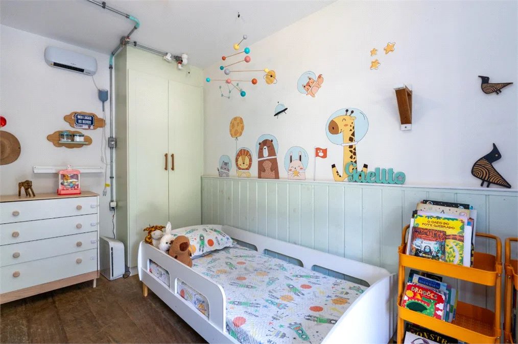 Apartamento à venda com 3 quartos, sendo 1 suíte, em Jardim Morumbi, São Paulo, SP