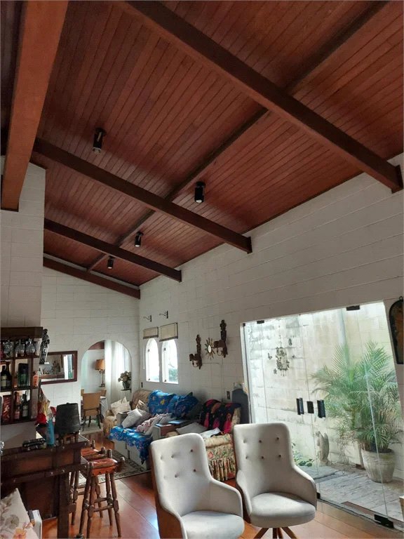 Casa à venda com 3 quartos, sendo 1 suíte,  em Jardim Leonor, São Paulo, SP