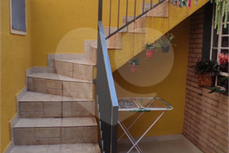 Casa à venda com 3 quartos, sendo 1 suíte,  no condomínio Residencial Vila Irmãos Arnoni, São Paulo - SP