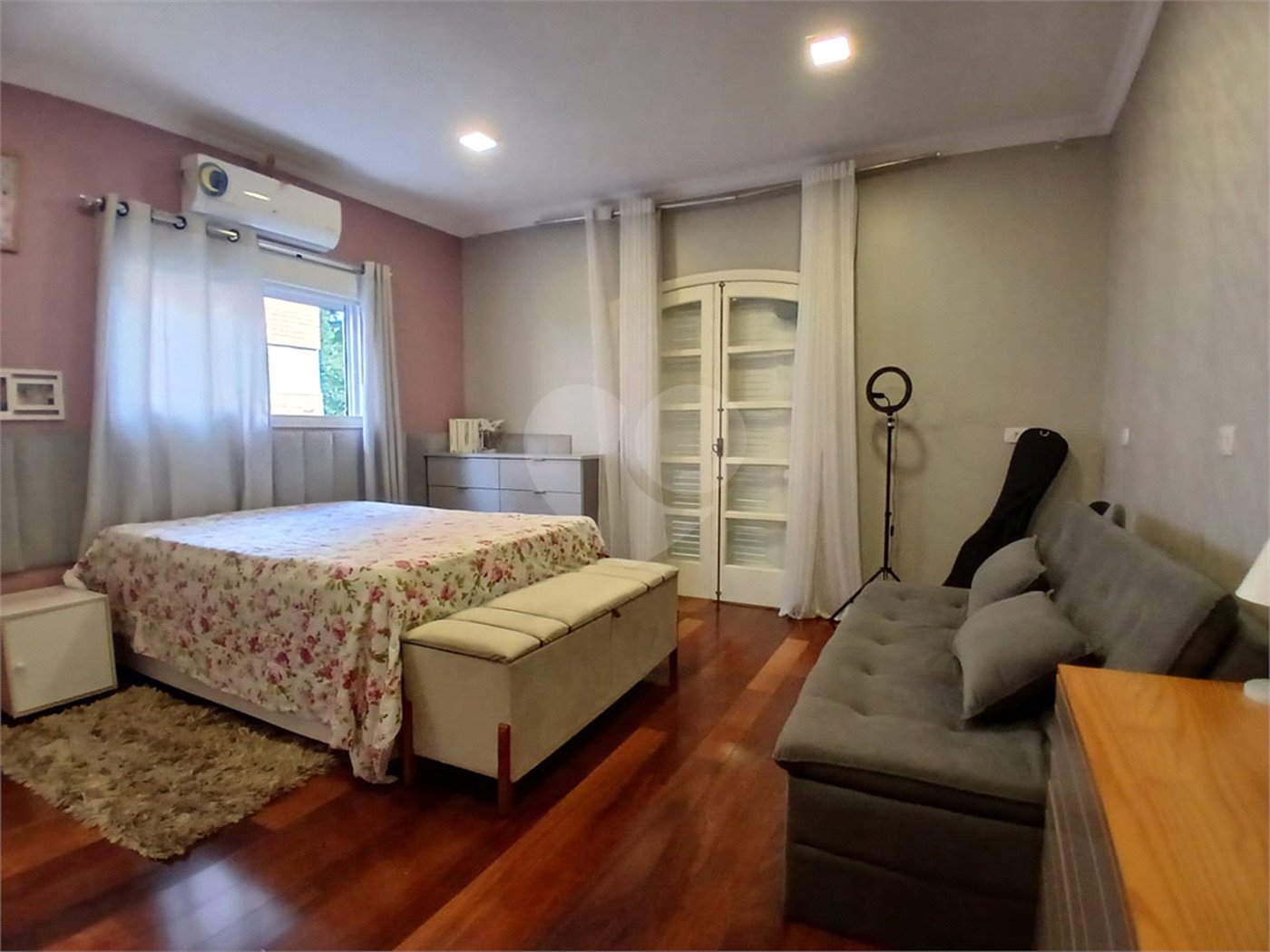 Oportunidade No Alto de Pinheiros Ótimo Sobrado com 352m² de A.C, frente para uma bela Praça.