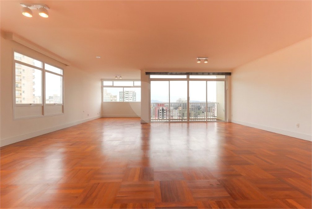 Apartamento à venda com 3 quartos, sendo 1 suíte,  em Santa Cecília, São Paulo, SP