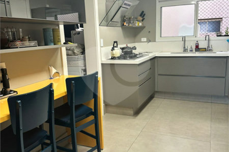 Apartamento à venda com 4 quartos, sendo 3 suítes, em Alto de Pinheiros, São Paulo, SP