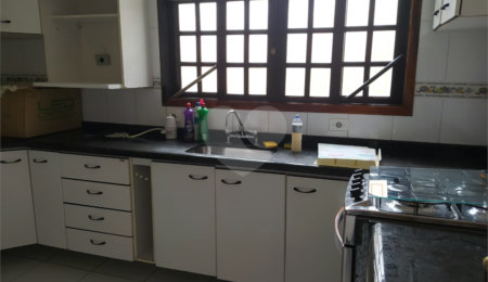 Sobrado à venda com 3 quartos, sendo 1 suíte,  em Vila Urupês, Suzano, SP